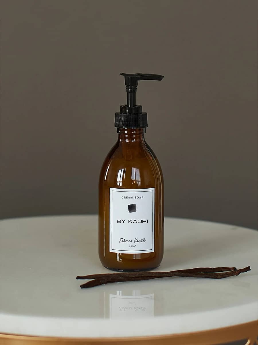 Kaori Крем-мыло для рук «Tobacco Vanilla» Теплый мягкий аромат табачных листьев и сладкой ванили 250 мл
