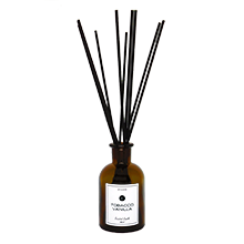 Kaori Аромадиффузор Tobacco Vanilla / размер L Тёплый мягкий аромат табачных листьев и сладкой ванили 100 мл х 4